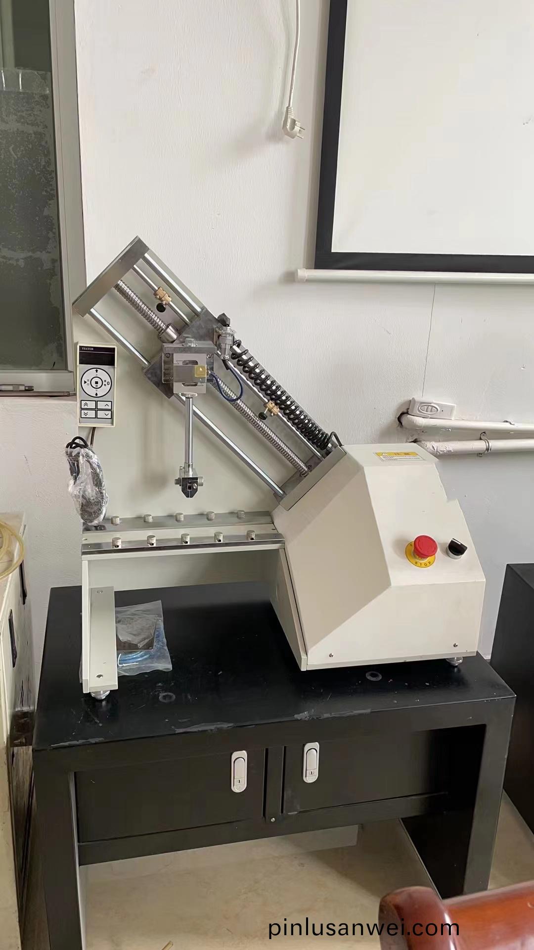 氧(yang)化(hua)鋁(lv)陶瓷(ci)基(ji)闆90度(du)剝離(li)強度(du)檢測(ce)設(she)備